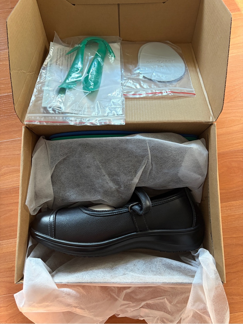 Orthofeet Women's Supportive Shoe Box - Black Celina